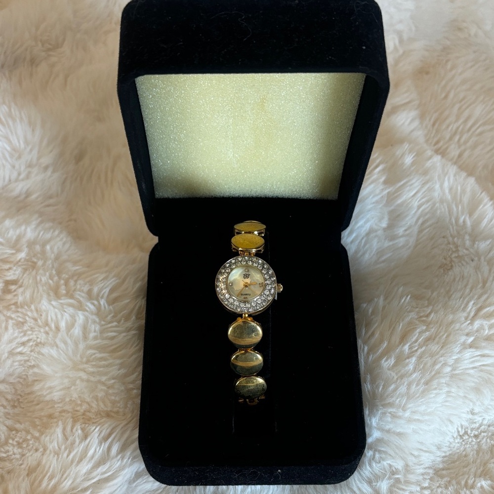 Elizabeth Taylor Gold Women's Bracelet Watch NIB NWT